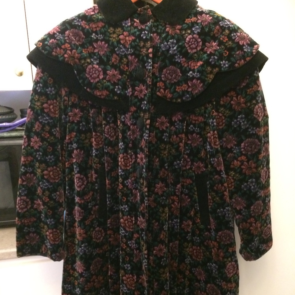 Little Nugget, Gorgeous, Girls size 10/12 winter velvety coat and hat set